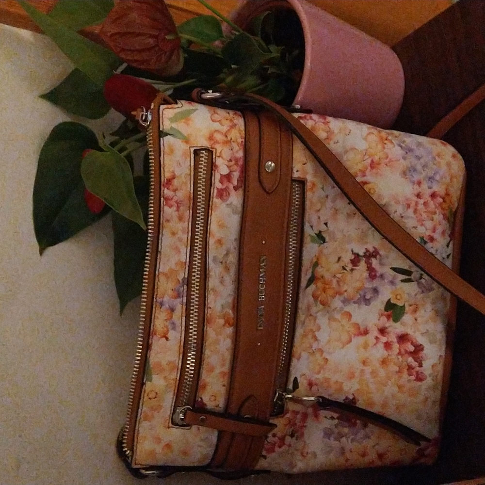 Diana Buchman Side woman bag